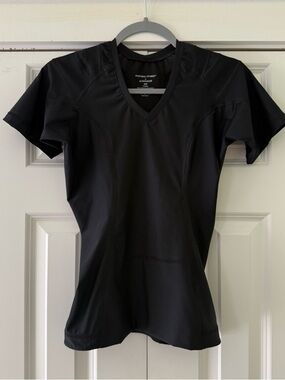 ⭐️ NWOT Alignmed Posture Correcting V-Neck Short Sleeve Performance Tee